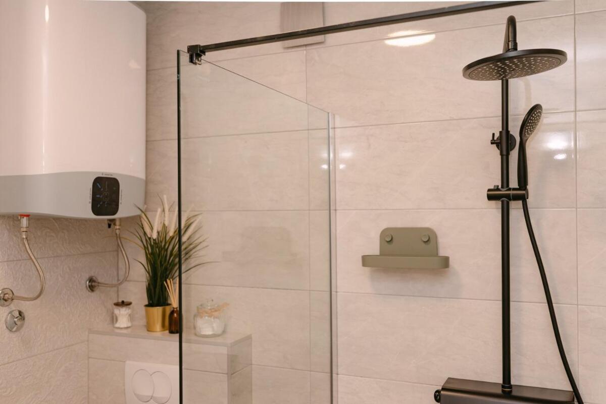 2Nd Hvar Home Apartments Hvar Town Bagian luar foto